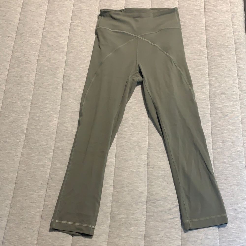 LULULEMON capris